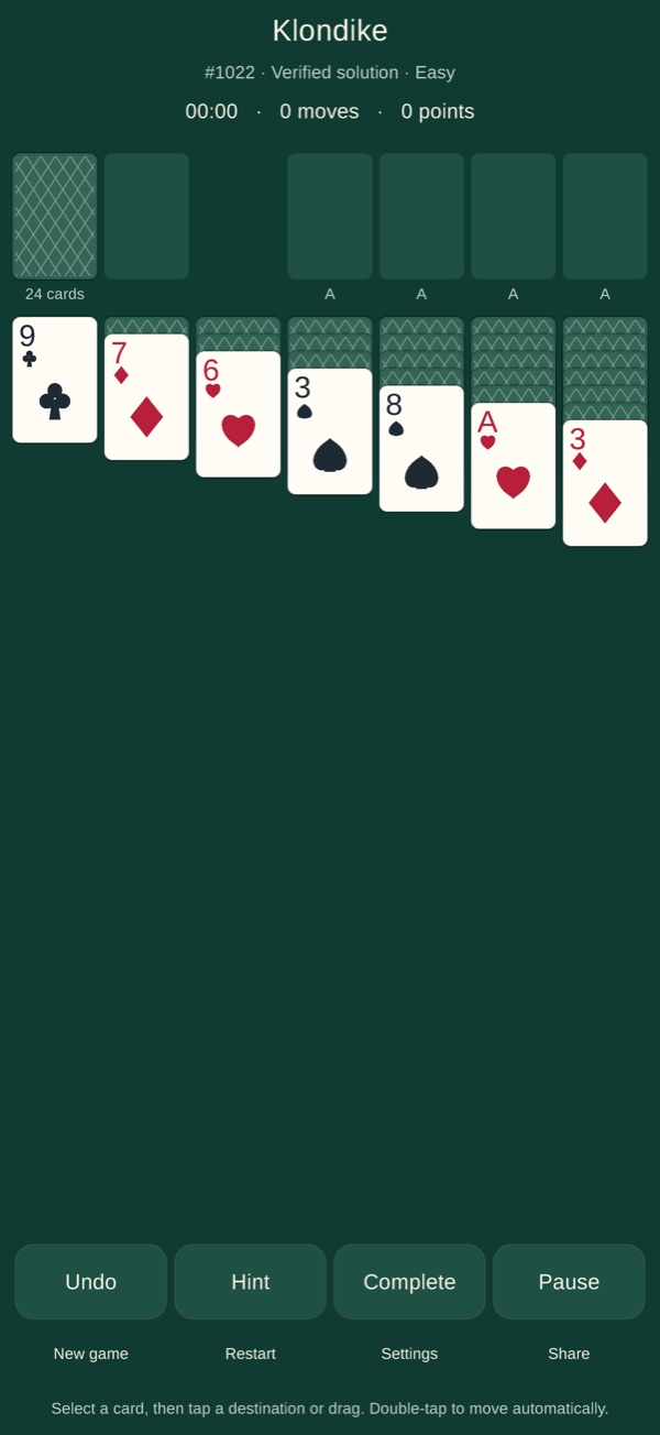 Acelune Solitaire Klondike game with seven card columns on a green table